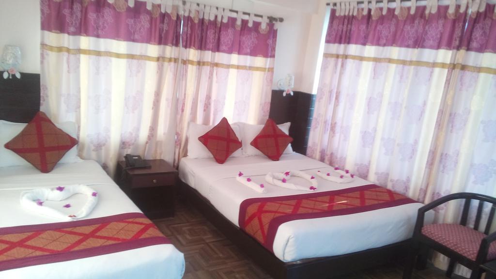 Hotel Center Lake Pokhara Oda fotoğraf