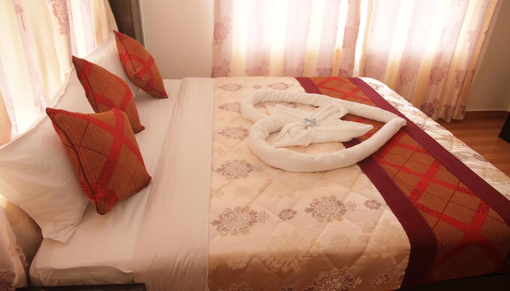 Hotel Center Lake Pokhara Dış mekan fotoğraf