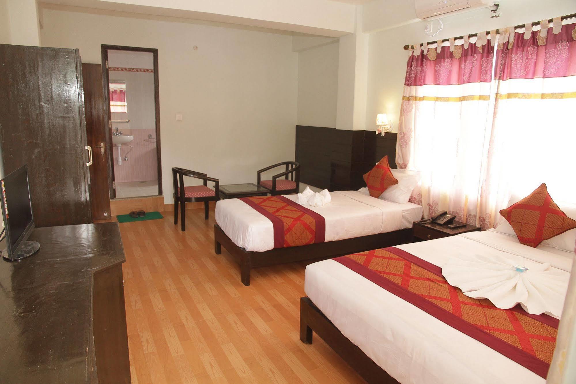 Hotel Center Lake Pokhara Dış mekan fotoğraf
