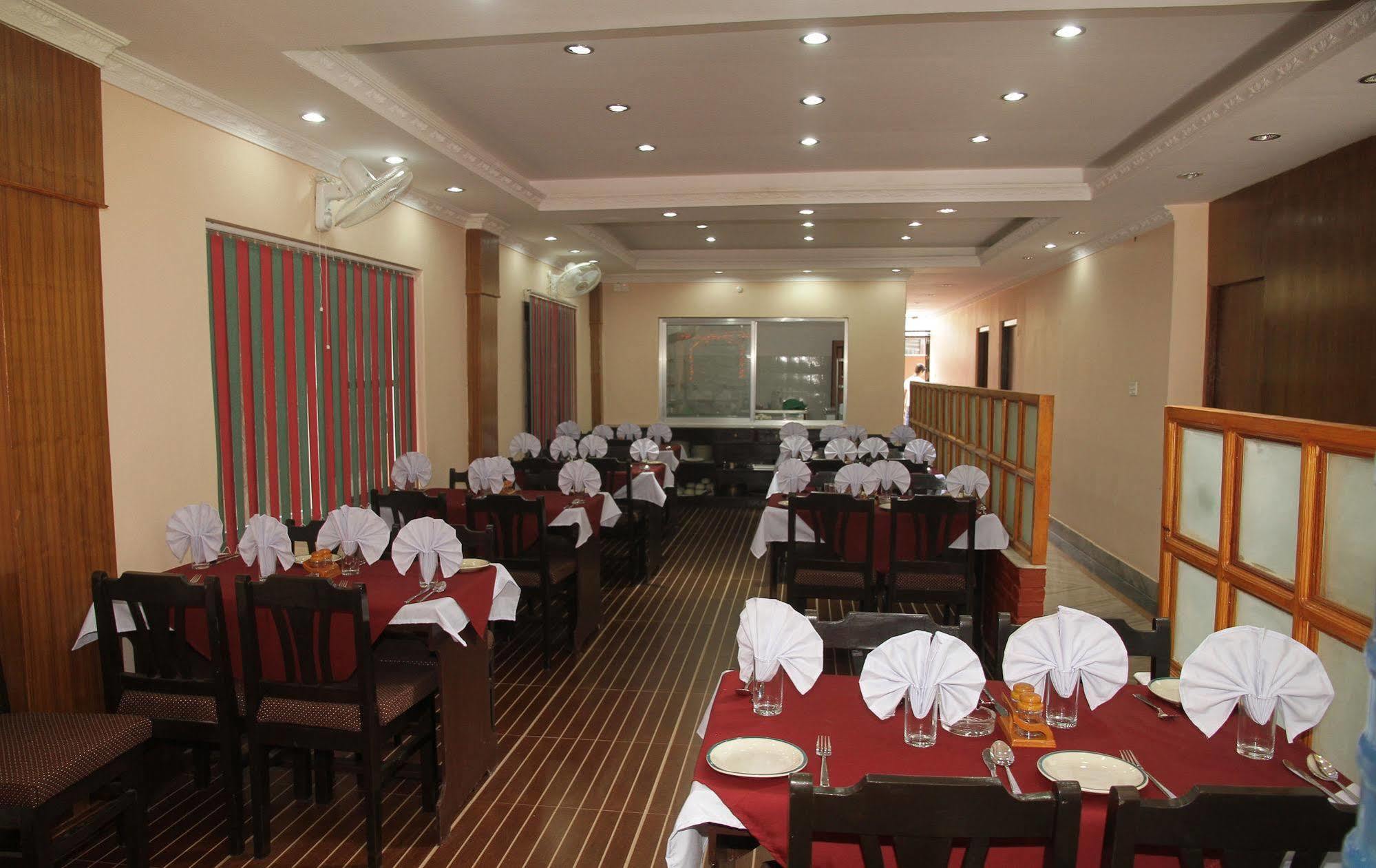 Hotel Center Lake Pokhara Dış mekan fotoğraf